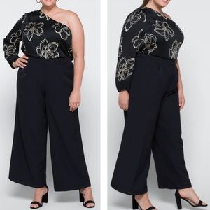 37. PLUS Vince Camuto NWT Black Flowy Wide Leg Pleated Front Pants‎